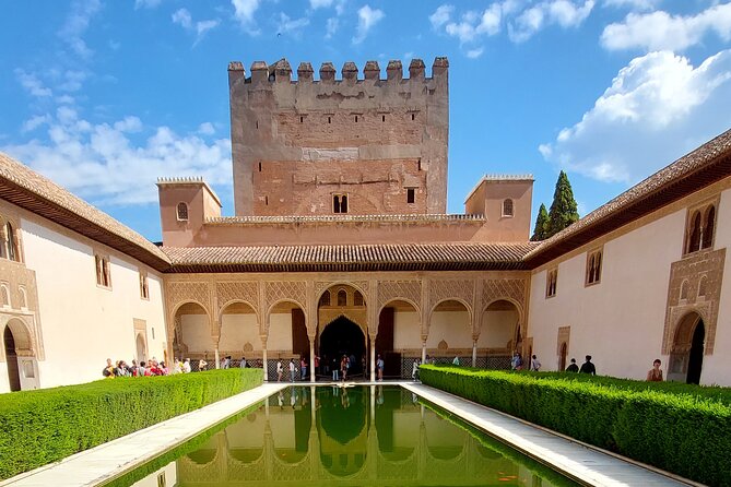 Alhambra and Nasrid Palaces Guided Tour With Tickets