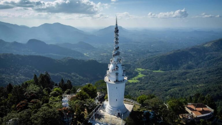 Ambuluwawa Tower and Pinnawala Eliphant Orphanage Day Tour