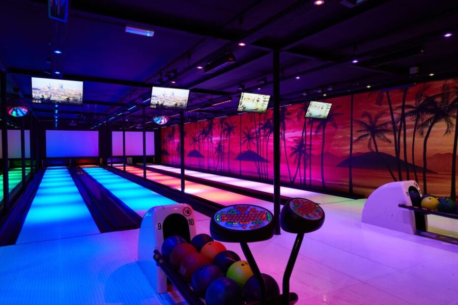 Amsterdam: 1-Hour LED Bowling Experience at Aloha Amsterdam