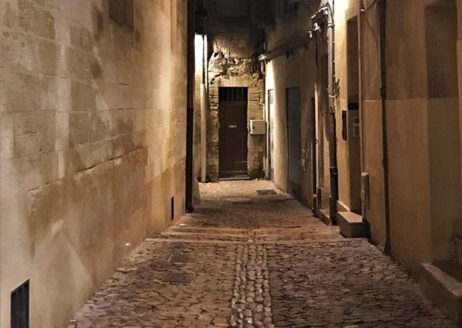 Avignon: The Night Amble Between Bourgeois and Christians - Tour Overview