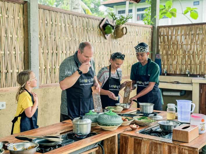 Bali: Balinese Cooking Class and Sightseeing in Ubud