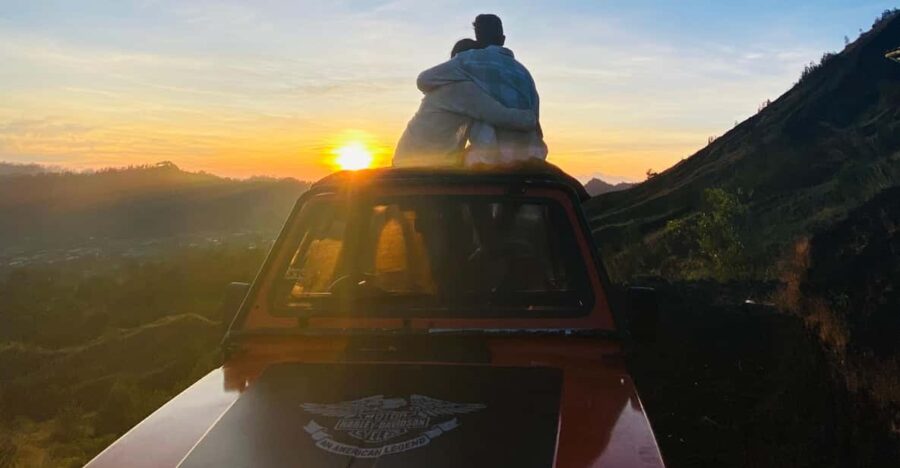 Bali: Mount Batur Jeep Sunrise With Breakfast & Hot Spring