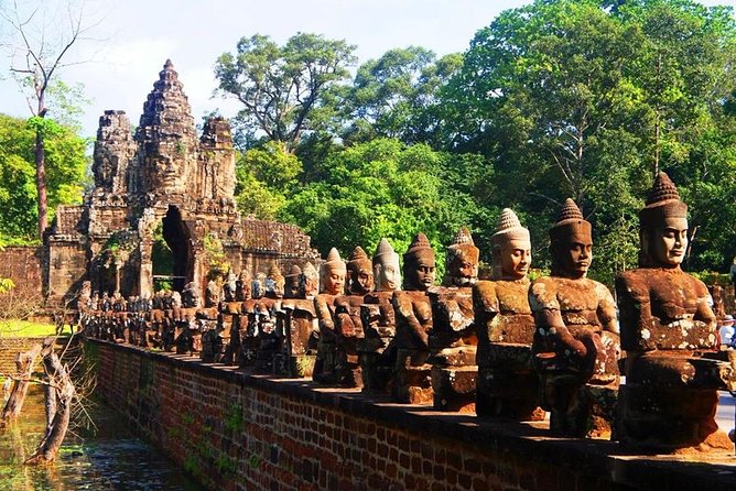 Bangkok to Angkor Wat 2 Days 1 Night Tour Go by Flight and Take Car Back