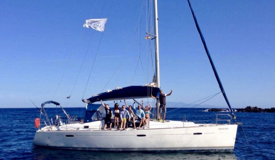 Barcelona: 2-Hour Private Boat Cruise
