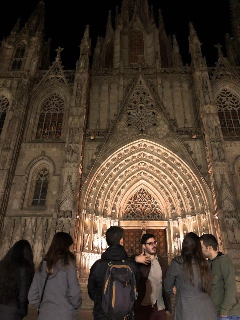 Barcelona: Gothic Quarter By Night Guided Walking Tour - Tour Overview