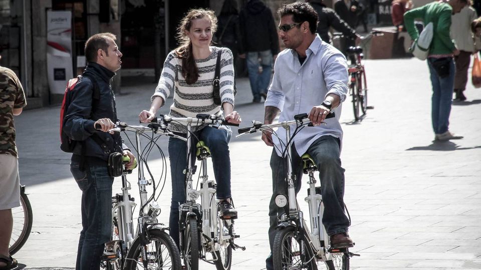 Barcelona: Small Group or Private Bike Tour - Experience Highlights