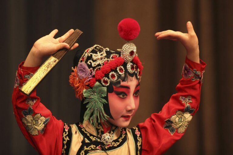 Beijing: Night Tour Of Peking Opera Show / Transfer