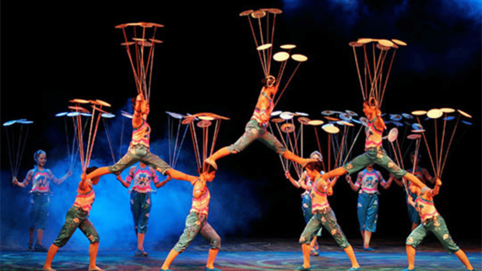 Beijing: Red Theatre Acrobatics Show Viewing Chinese Culture - Performance Highlights