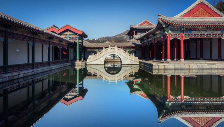 Beijing: Simatai Great Wall & Gubei Water Town Private Tour