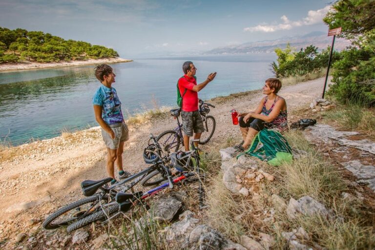 Biking Tour: Supetar – Splitska – Lovrečina – Dol – Postira