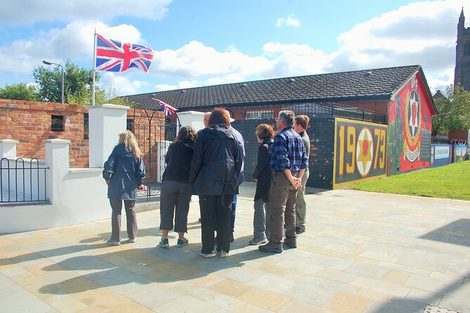 Black Taxi TOUR Irish History Murals,Peacewalls,Belfast 2 Hours