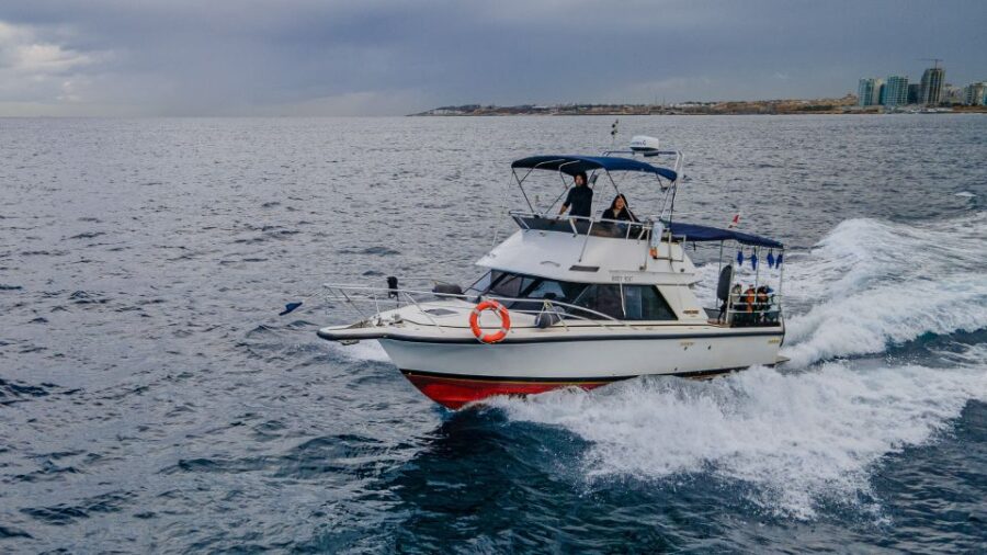Boat for Scuba Divers: Karwela, Hephaestus & Fessej Rock