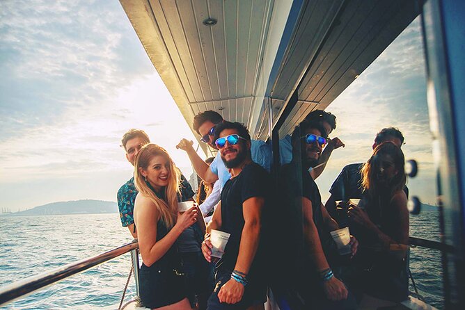Boat Party by Night in Rio De Janeiro Admission & Transfer - Overview of the Experience