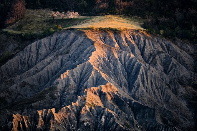 Bologna Surroundings Photo Tour: Rolling Hills and Badlands - Overview of the Tour