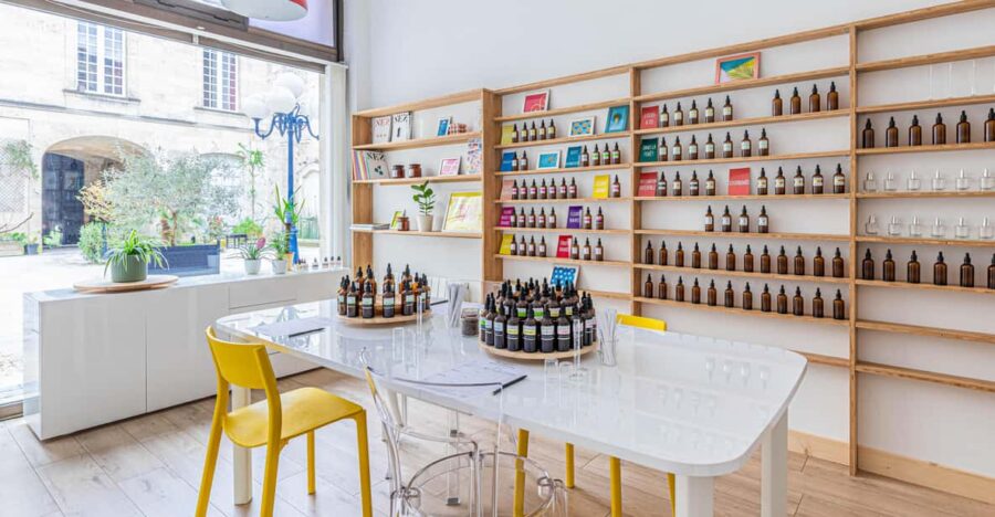 Bordeaux City Center : Perfume Creation Workshop 2h30