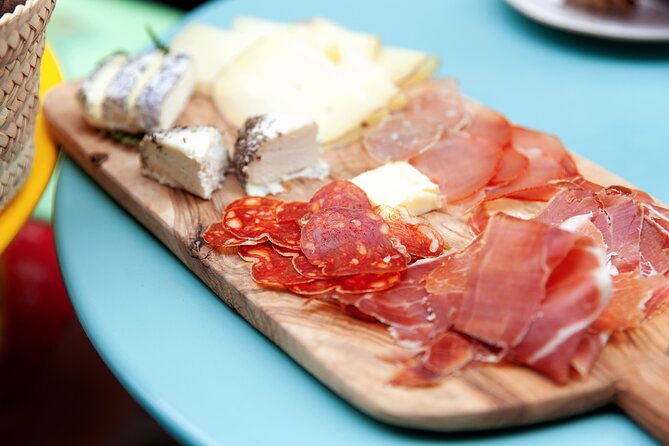 Bordeaux Food Tour in the Wine District : Discover What Makes Bordeaux so Famous