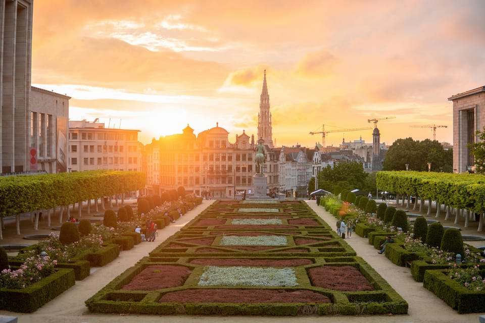 Brussels: Private Guided Walking Tour With Chocolate Tasting - Tour Overview