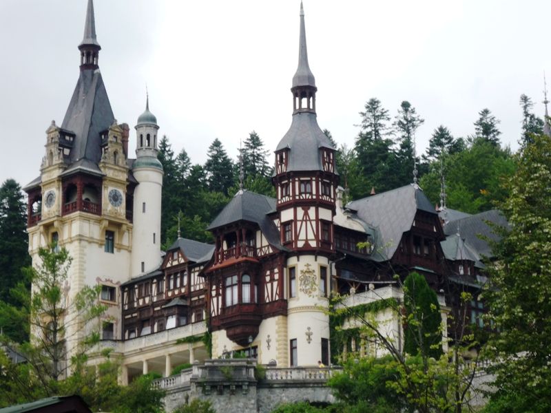 Bucharest: Transylvania and Draculas Castle 2-Day Tour