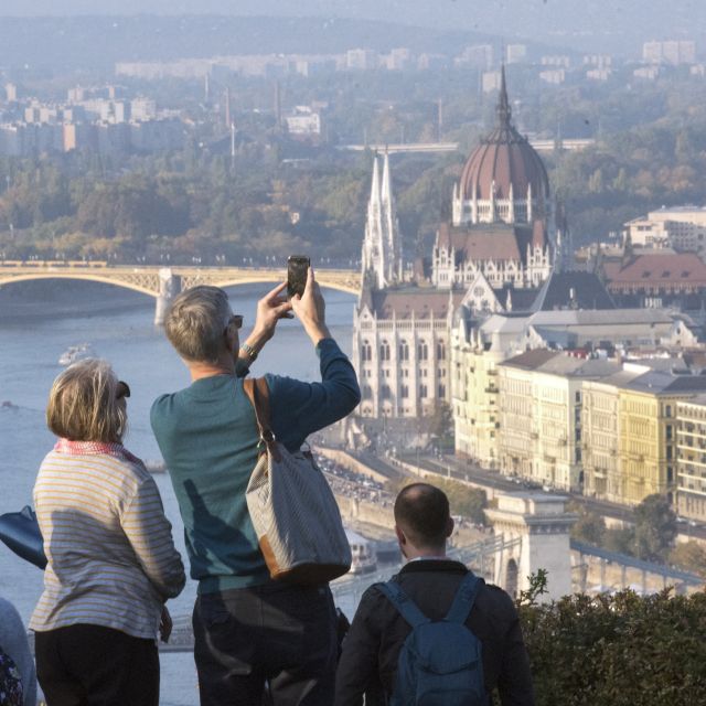 Budapest: 3-Hour Live Guided Sightseeing Tour - Tour Overview