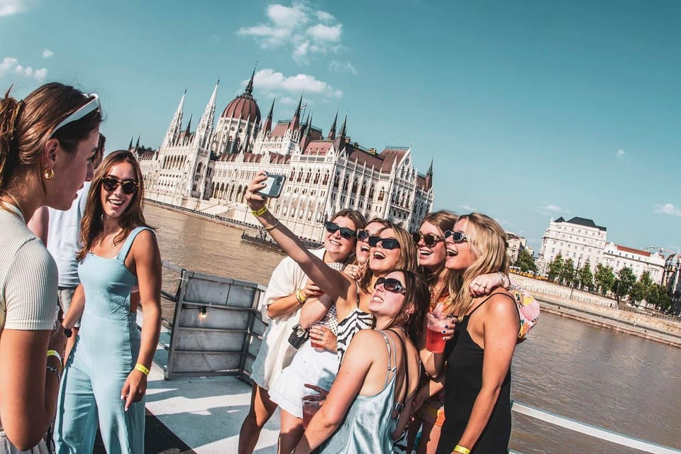 Budapest: Boat Party With Option of Unlimited Drinks - Event Overview