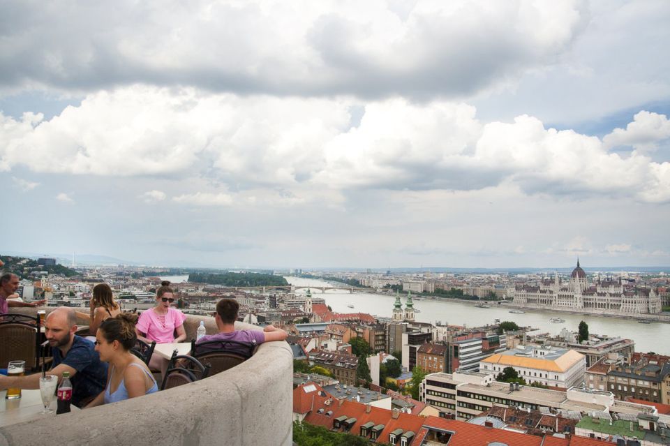 Budapest: Buda Castle Walking Tour in German - Tour Overview