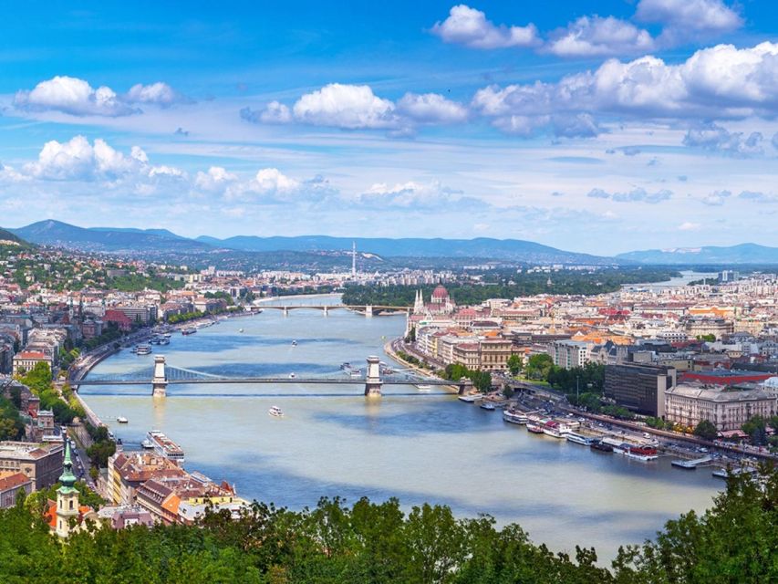 Budapest: Danube River Sightseeing Cruise With Audio Guide