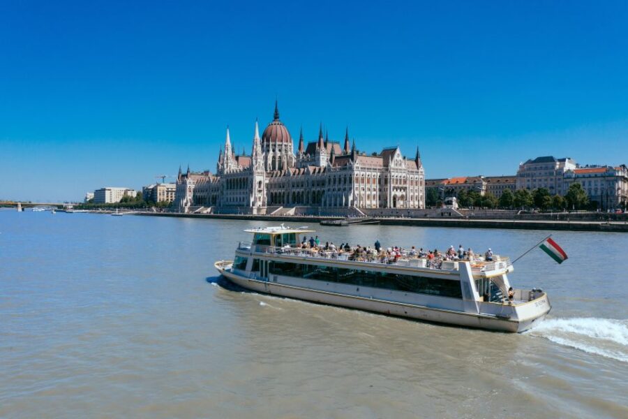 Budapest: Day or Night River Cruise on Panoramic Boat