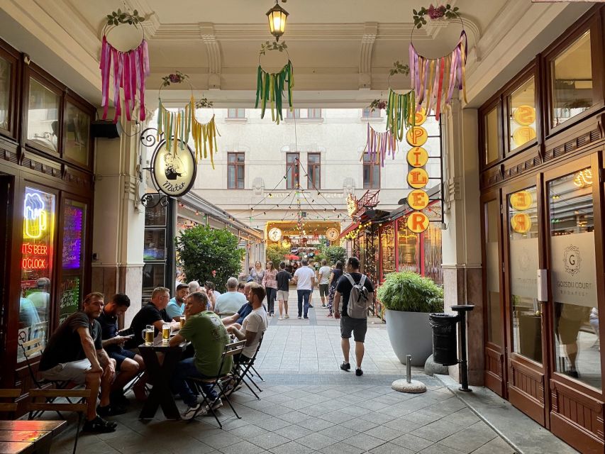 Budapest: Festive & Jewish Quarter Self-Guided Walking Tour