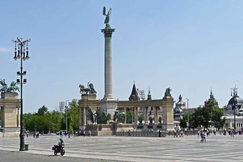 Budapest: Private Walking Tour in the Pest Side - Overview of the Tour