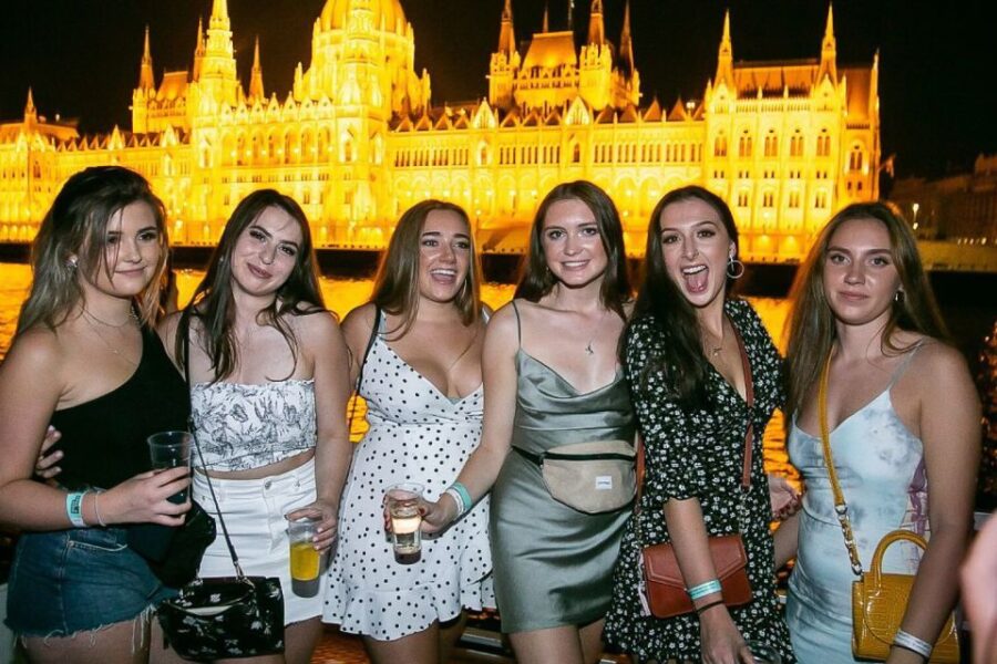 Budapest: River Danube Sightseeing Party Cruise
