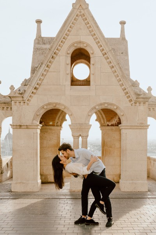 Budapest: Romantic Photoshoot at Budas Iconic Sightseeings - Meeting Point Details