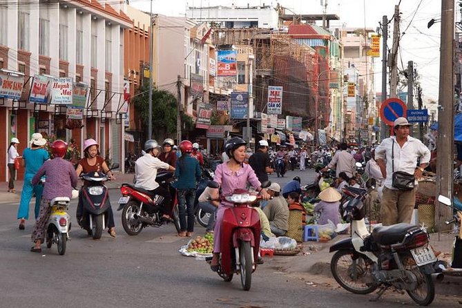 Cai Be Floating Market and Vinh Long City Day Trip From Saigon