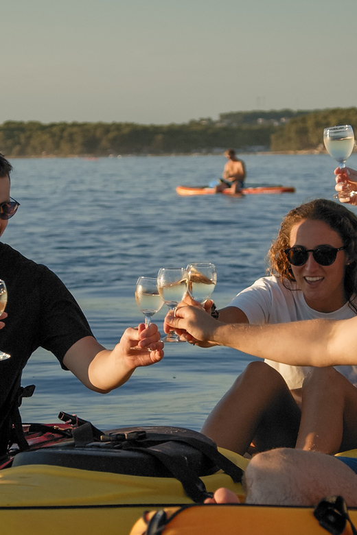 Cape Kamenjak: Sunset Kayak/SUP Wine Tour - Exploring Medulin Bay