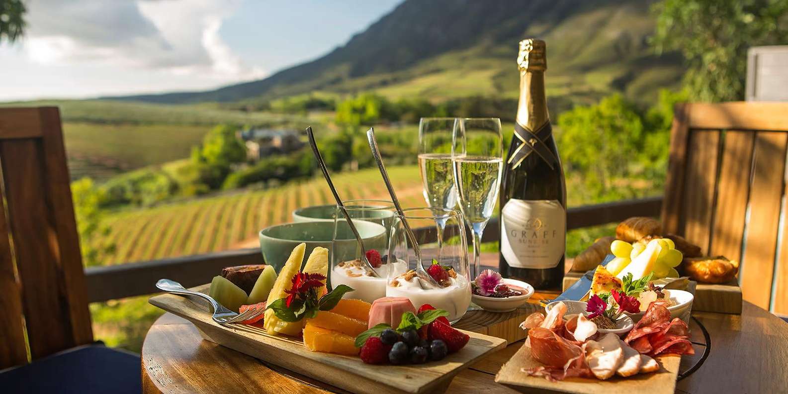 Cape Town: Franschhoek Wine Tram Tour With Tastings - Tour Overview