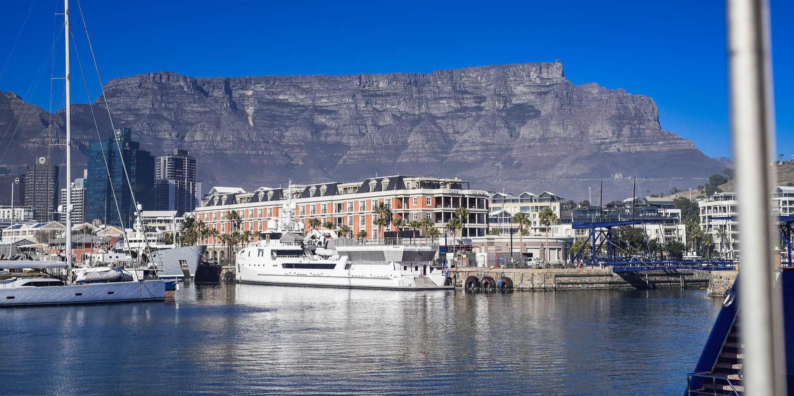 Cape Town: Robben Island, Bo-Kaap & Table Mountain Tour - Exploring Robben Islands Storied Past