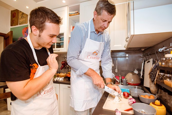 Cesarine: Market Tour & Home Cooking Class in Catania