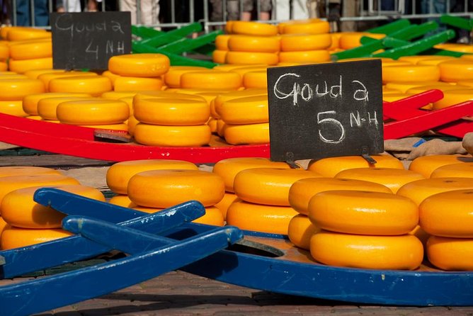 Charming Gouda Walking Tour: History, Architecture & Cheese