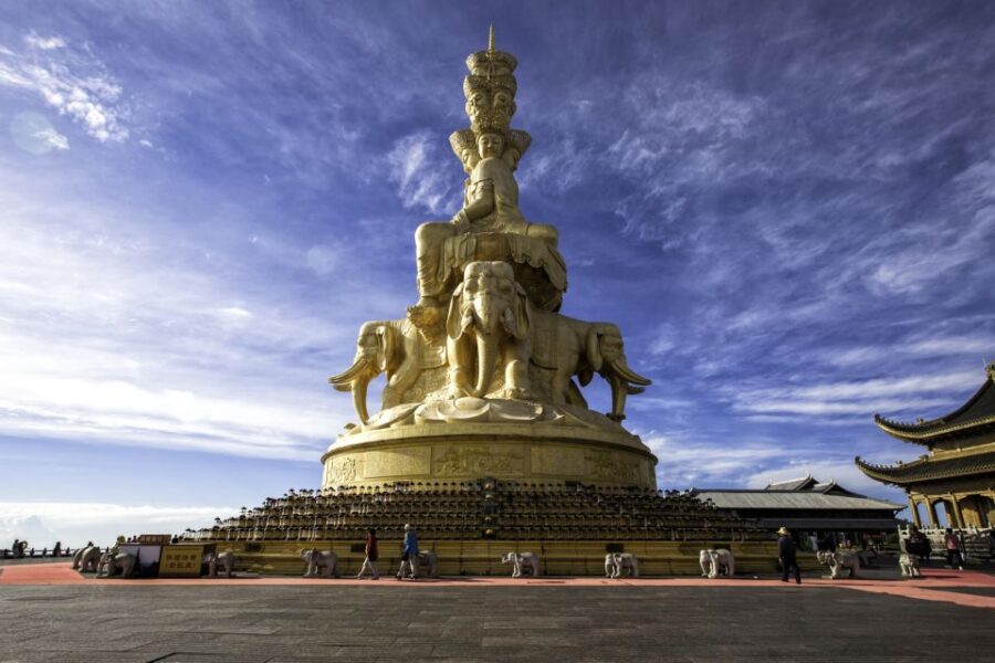 Chengdu: 2 Days Panda, Leshan Buddha and Emeishan Group Tour