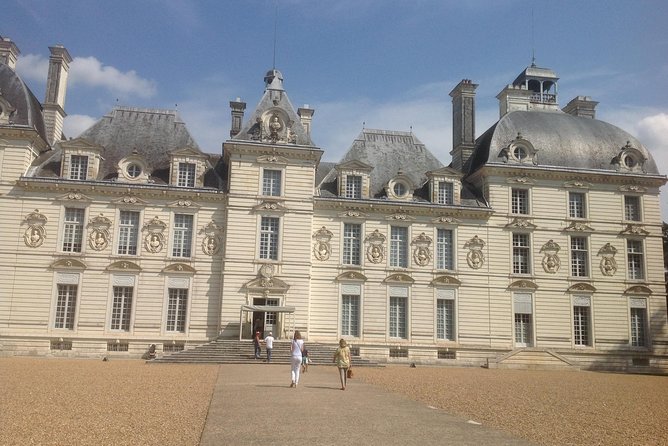Circuit 2 Castles Around Blois: Chambord Cheverny