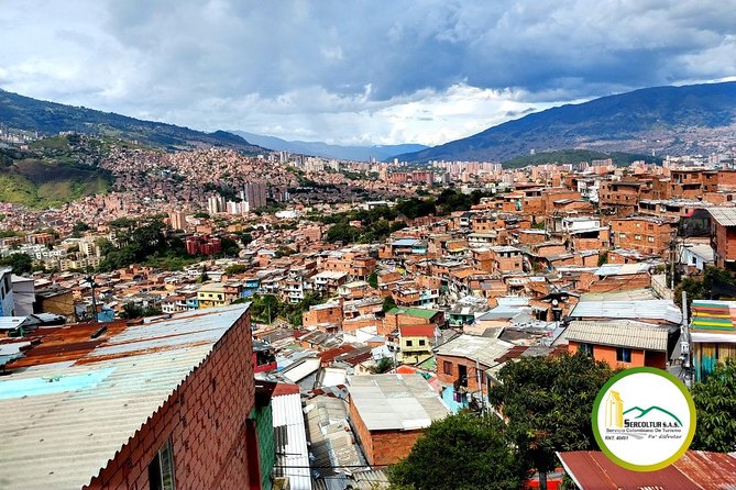 City Tour in Medellin + Commune 13 + Metro and Metrocable