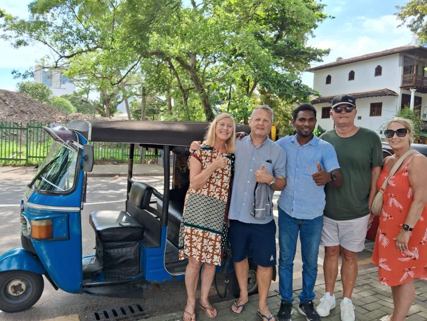 Colombo: City Highlights Guided Private Tour by Tuk Tuk