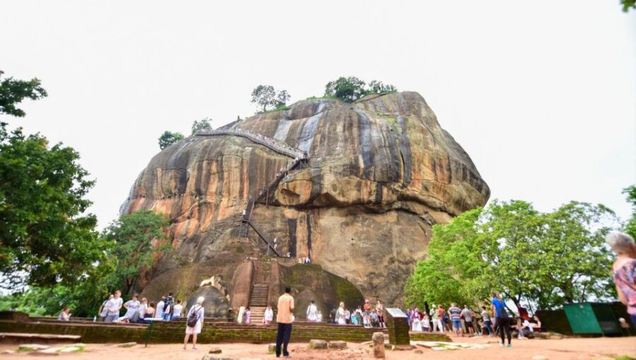 Colombo: Sigiriya Dambulla & Minneriya Park Safari Day Tour