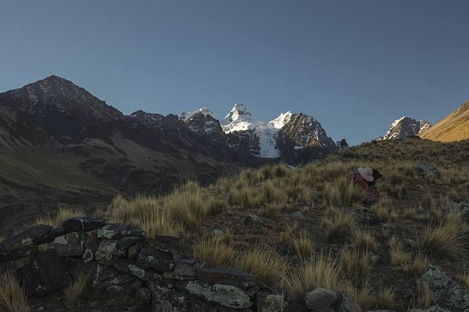 CONDORIRI Mountain Range and Lagoons Full Day Trekking. Spanish Guide.