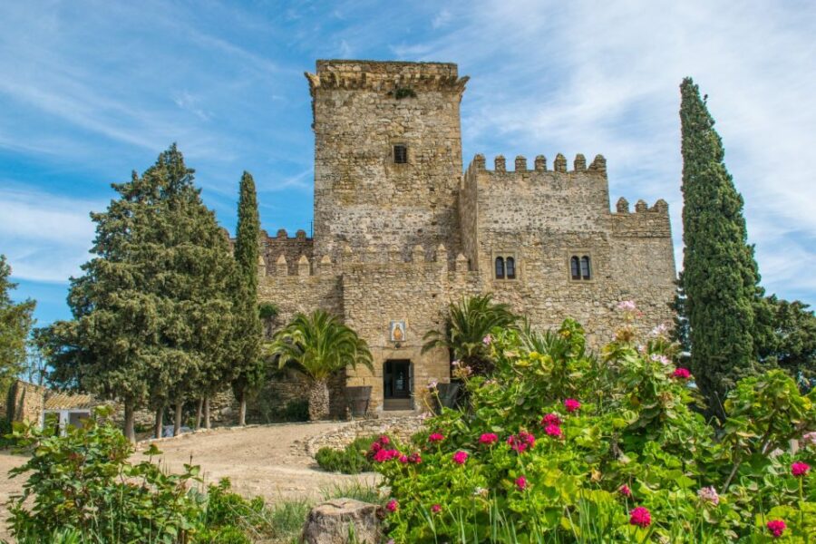 Córdoba: Ducal Castle Guided Walking Tour
