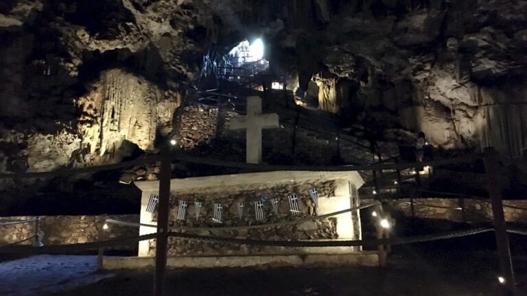 Crete: Melidoni Cave, Honey, Olive Oil & Reptisland