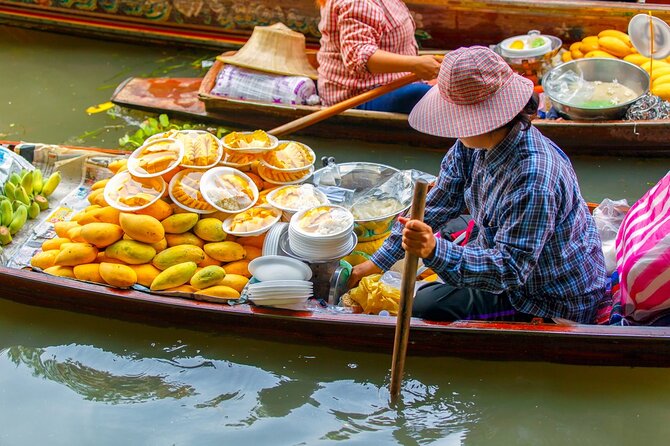 Damnoen Saduak Floating Market & Train Market