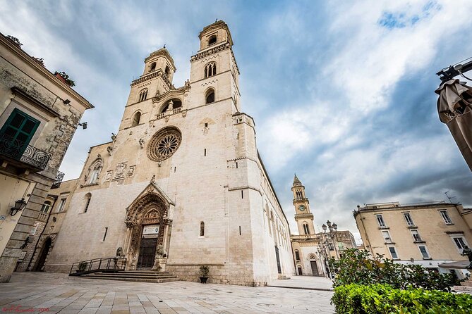 Day Tour by Car and on Foot Among the Apulian Beauties of Matera