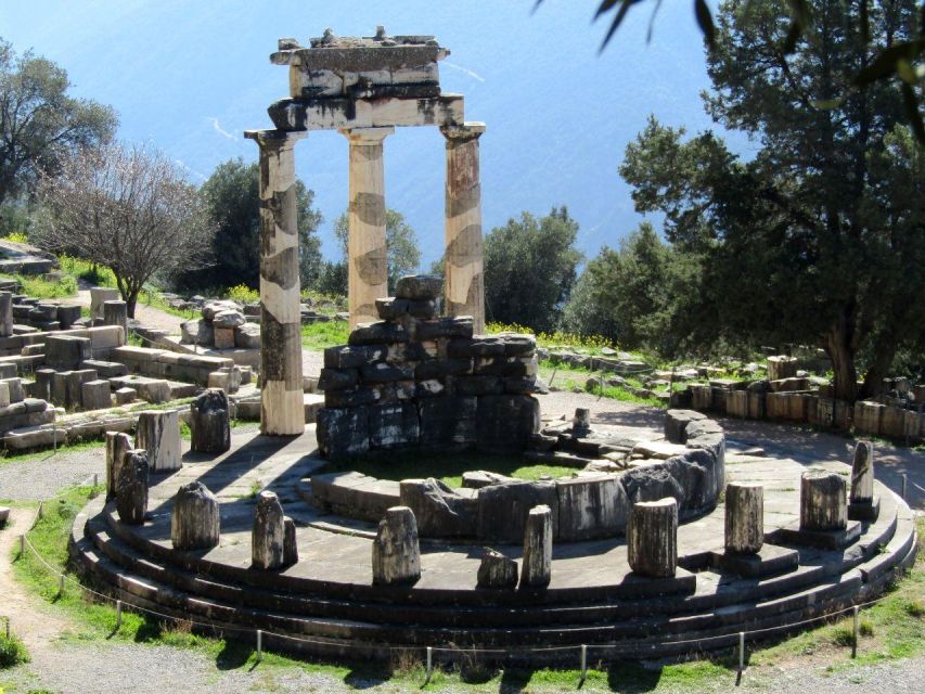 Delphi: Audio Guided Tour of the Sites in French or English
