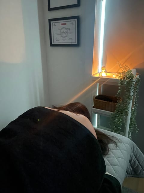 Dublin: Relaxing Massage - Therapist Qualifications and Experience