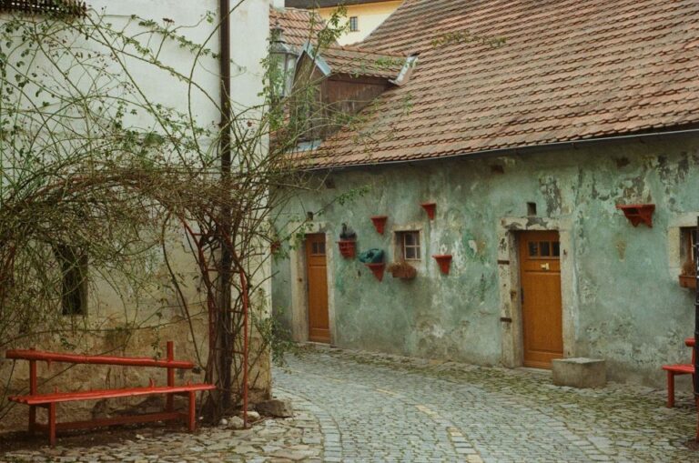 Enchanting Český Krumlov Walking Tour: Echoes of the Past